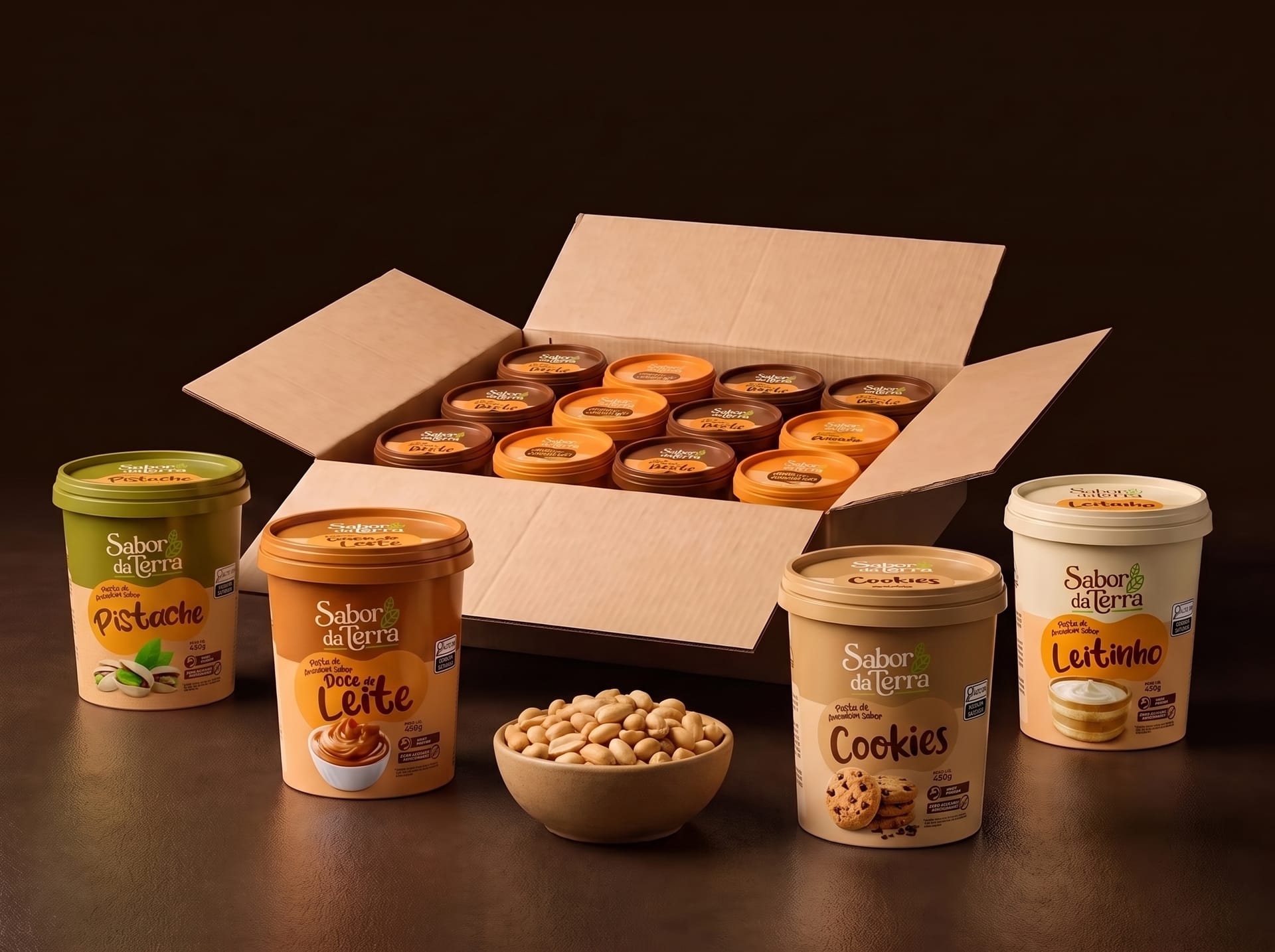 Caixa de atacado aberta com 12 potes de pasta de amendoim Sabor da Terra, incluindo Pistache, Doce de Leite, Cookies e Leitinho